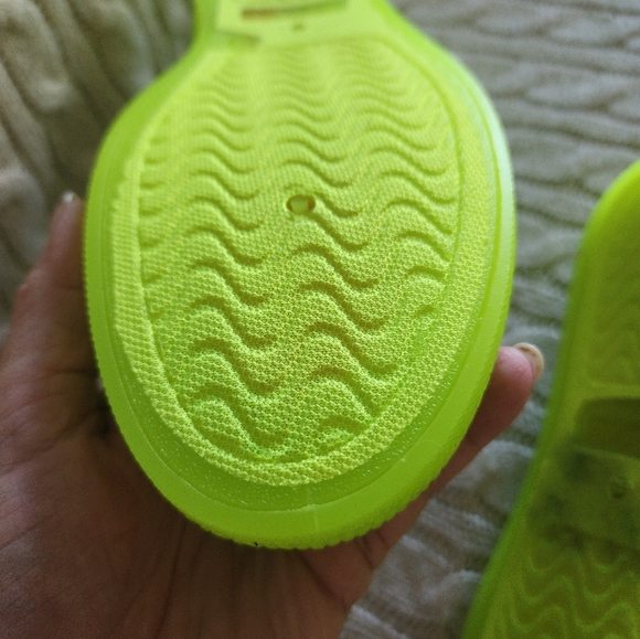 NWT.Rouge Helium Vibrant Lime  Sneakers - Picture 7 of 9